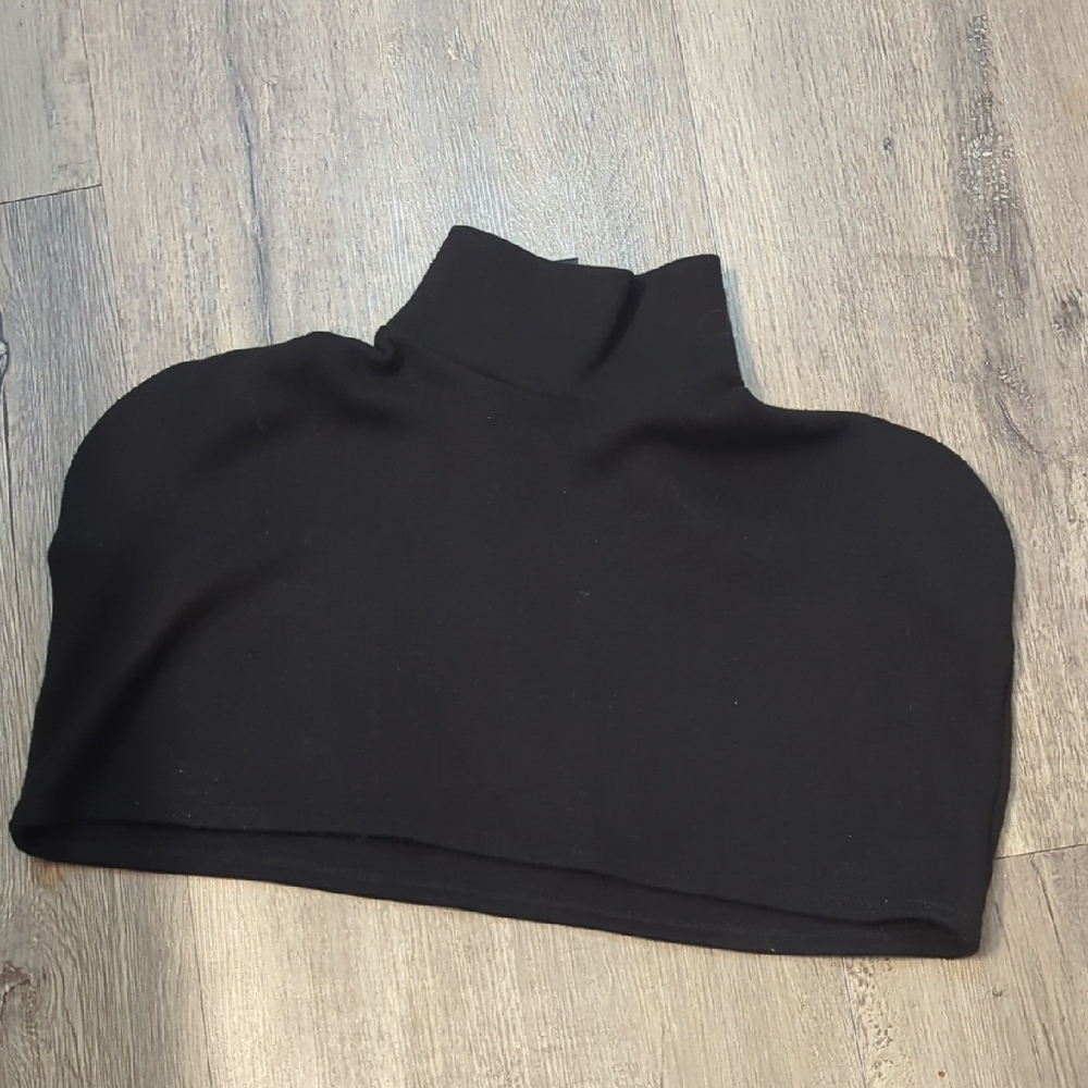 Nuit Black Women's Turtleneck Crop Top